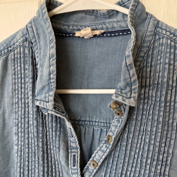 EUC Pilcro Denim Chambray Babydoll Pleated Top - Picture 3 of 6